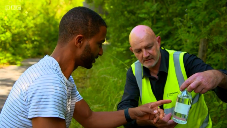 Sean Fletcher & Mark Stewart from the Environment Team sample the discharge